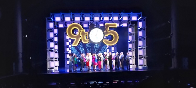 뮤지컬 9 to 5 를 보다.